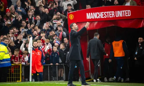 3 "thần đồng" M.U có thể theo chân Ruud van Nistelrooy đến Leicester City