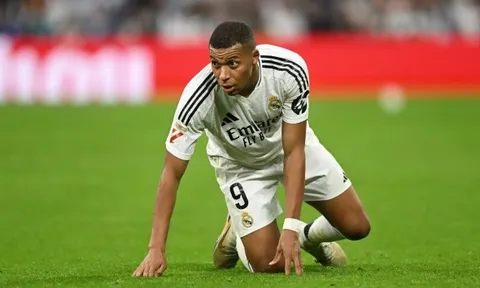 Áp lực khủng khiếp kéo dài, Mbappe trượt chân trong màu áo Real