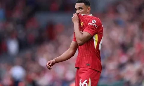 Jamie Carragher cảnh báo Alexander-Arnold về việc gia nhập Real Madrid