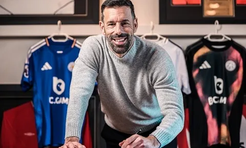 Sự thật đằng sau thỏa thuận giữa Ruud van Nistelrooy và Leicester