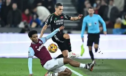 7 bàn trong 45 phút, Arsenal đè bẹp West Ham