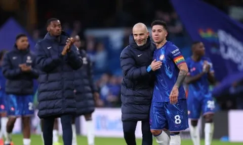 Chelsea mở tỷ số, Maresca gọi ngay Enzo Fernandez đến đường biên