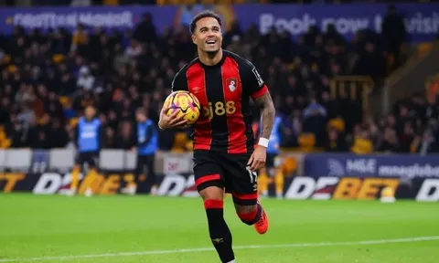 Justin Kluivert đi vào lịch sử Premier League
