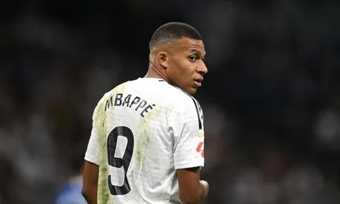 Courtois dùng so sánh kỳ lạ để ủng hộ Mbappe