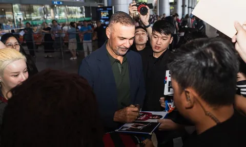 Huyền thoại Ruud Gullit đưa ra lời khuyên cho bóng đá Việt Nam