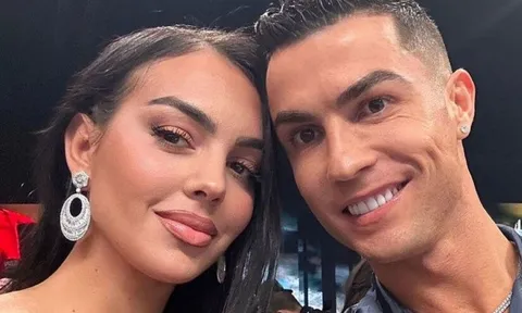 Cristiano Ronaldo lại chuyển chỗ ở