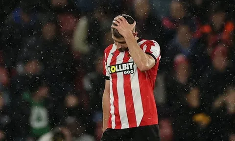 Chelsea vùi dập Southampton 5-1, Stephens bị đuổi vì kéo tóc Cucurella