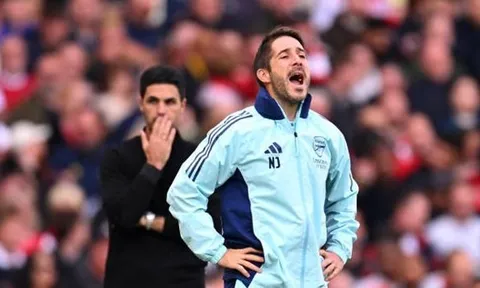 Gary Neville ca ngợi người hùng thầm lặng của Arsenal