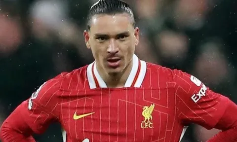 Hòa Newcastle 3-3, CĐV Liverpool 'hủy diệt' Nunez
