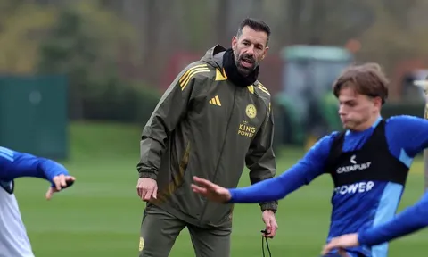 Ruud van Nistelrooy nhanh chóng xác định được cặp tiền vệ chất lượng