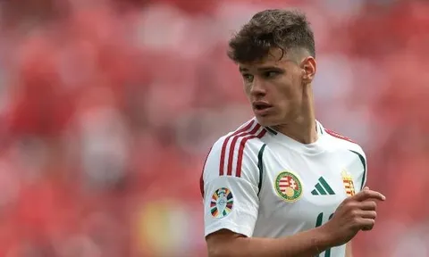 6 hậu vệ trái trong tầm ngắm Man United vào tháng Giêng
