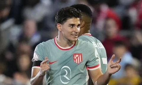 Julian Alvarez vượt mặt Mbappe