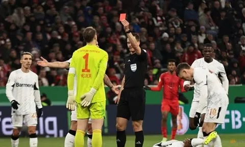 Neuer của Bayern Munich bị cấm thi đấu hai trận sau tấm thẻ đỏ