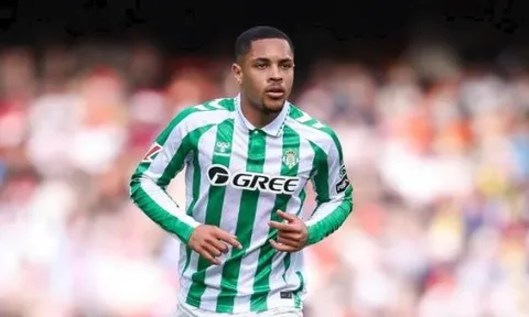Barcelona đụng Real Betis, HLV Hansi Flick gửi thông điệp đến Vitor Roque