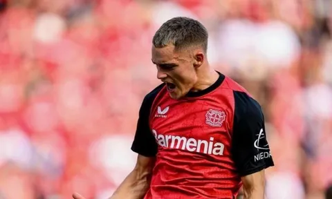 Leverkusen thắng nghẹt thở, tiếp tục bám đuổi Bayern