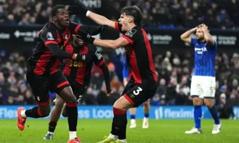 Ipswich trắng tay trước Bournemouth trong vòng 8 phút