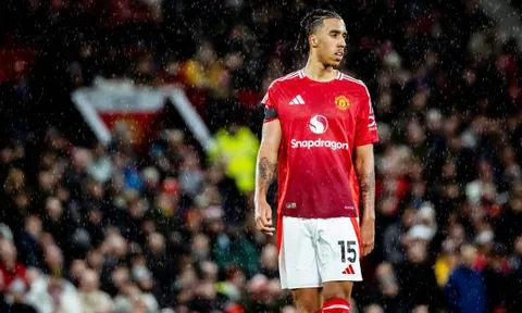 Người hâm mộ Man United thất vọng với Leny Yoro