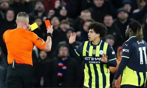 Thẻ đỏ của Rico Lewis khiến tham vọng của Man City bị đặt dấu hỏi