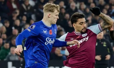 Carragher khuyên Chelsea chiêu mộ Jarrad Branthwaite