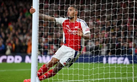 CĐV Arsenal đồng loạt chỉ trích một cái tên sau trận thắng Monaco