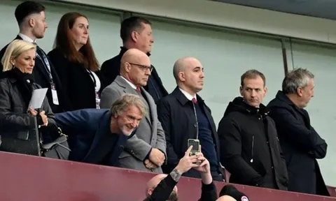 Arsenal nên cẩn thận với Ashworth