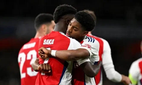 Saka 2.0 ló rạng ở Emirates, Arsenal tìm thấy ngôi sao mới từ Hale End