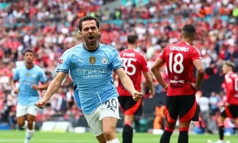 Man City cho MU 'ngửi khói' về giá trị thương hiệu