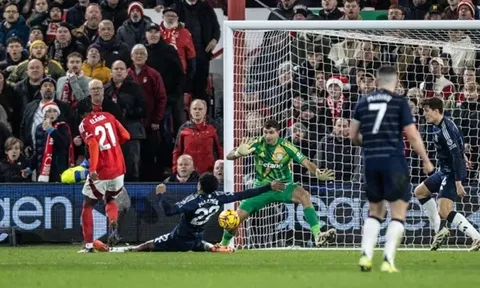 Nottingham Forest 2-1 Aston Villa: Người hùng Elanga đưa đội nhà vào top 4; Emiliano Martinez từ 'hero thành zero'