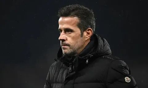 Nunez và HLV Marco Silva “đụng độ” bên ngoài đường biên