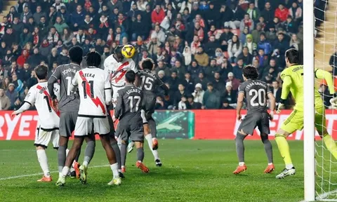 Real trả giá vì thử nghiệm thất bại của Ancelotti