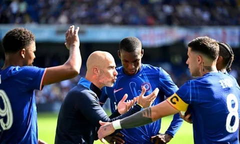 Jamie Carragher nêu rõ 3 vị trí Chelsea cần tăng cường