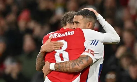 Lập hattrick, Gabriel Jesus tri ân 1 đồng đội Arsenal