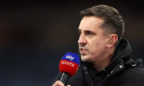 Neville công khai xin lỗi những nhận định về Liverpool và Chelsea