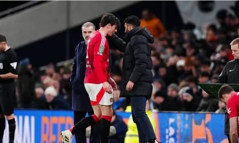 Dính chấn thương, sao MU đi thẳng vào đường hầm trong trận thua Tottenham