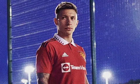 Jamie Carragher cảnh báo Man United về Lisandro Martinez