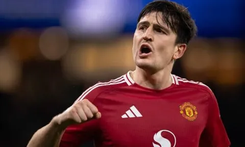 Maguire gây bất ngờ cho fan nhí