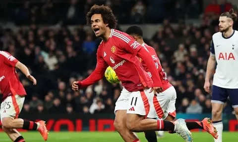Màn trình diễn đối lập của Hojlund và Zirkzee trong trận thua Tottenham