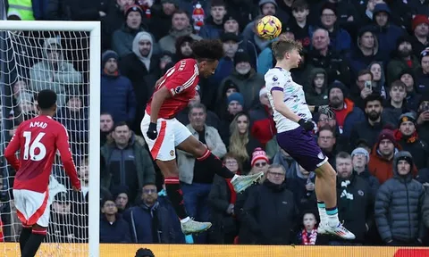 "Man United lại thủng lưới từ bóng cố định"