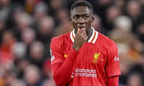 CĐV Arsenal - Liverpool tranh cãi nảy lửa vì Saka, Konate có phản ứng đẳng cấp
