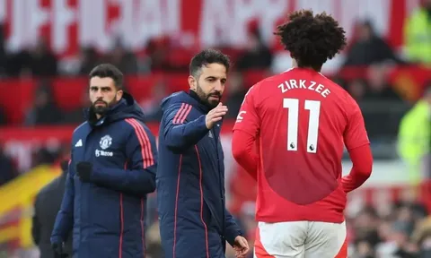 Cổ động viên Man United phẫn nộ: "Zirkzee chơi như vừa mới ngủ dậy, thật vô lý"