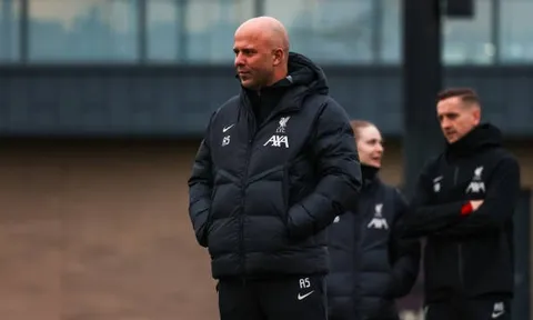 Hủy diệt Tottenham, Arne Slot đã thấy lý do cản trở Liverpool vô địch