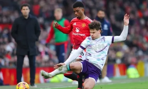 Carragher khuyên Liverpool chiêu mộ ngôi sao ám ảnh Man United