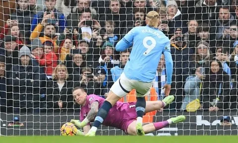 Man City và Haaland ôm hận vì chai nước 'chỉ điểm' của Pickford