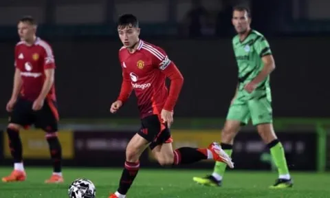 Cơ hội vàng cho 3 tiền vệ học viện Man Utd khi gặp Newcastle