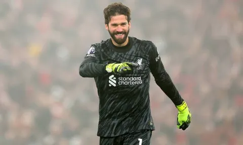 Slot giúp Liverpool thăng hoa, Alisson nhắc tên Klopp