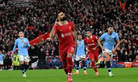 Vì sao 2025 là năm Salah có thể truất ngôi Henry?