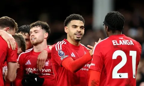 Thắng dễ Everton, Nottingham Forest chiếm chỗ của Arsenal