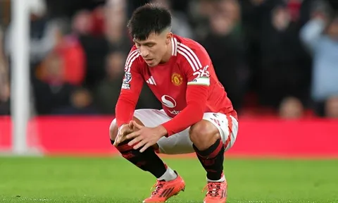 Jamie Carragher chỉ ra thảm họa hàng phòng ngự ở M.U