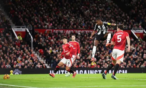 Man United và Newcastle cùng đi vào lịch sử, nhưng theo hai cách khác nhau