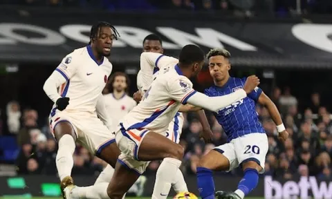 VAR gây tranh cãi, Chelsea gục ngã trước Ipswich tại Portman Road